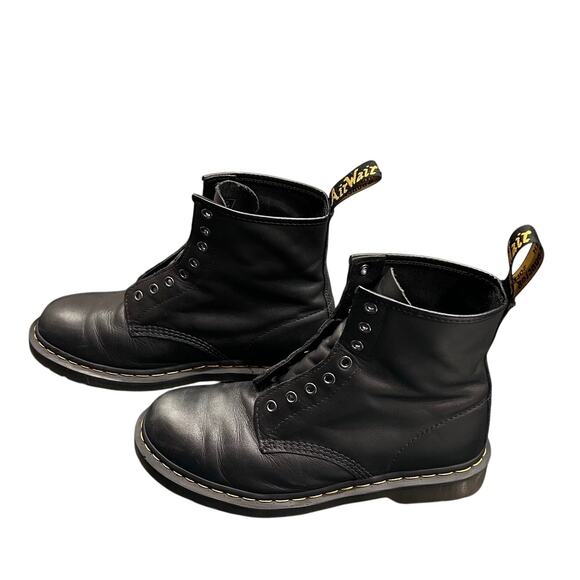 Dr. Martens Air Wair Boots Size 10 M or 11 L Smooth Leather Boots Black 1460 - Picture 4 of 10